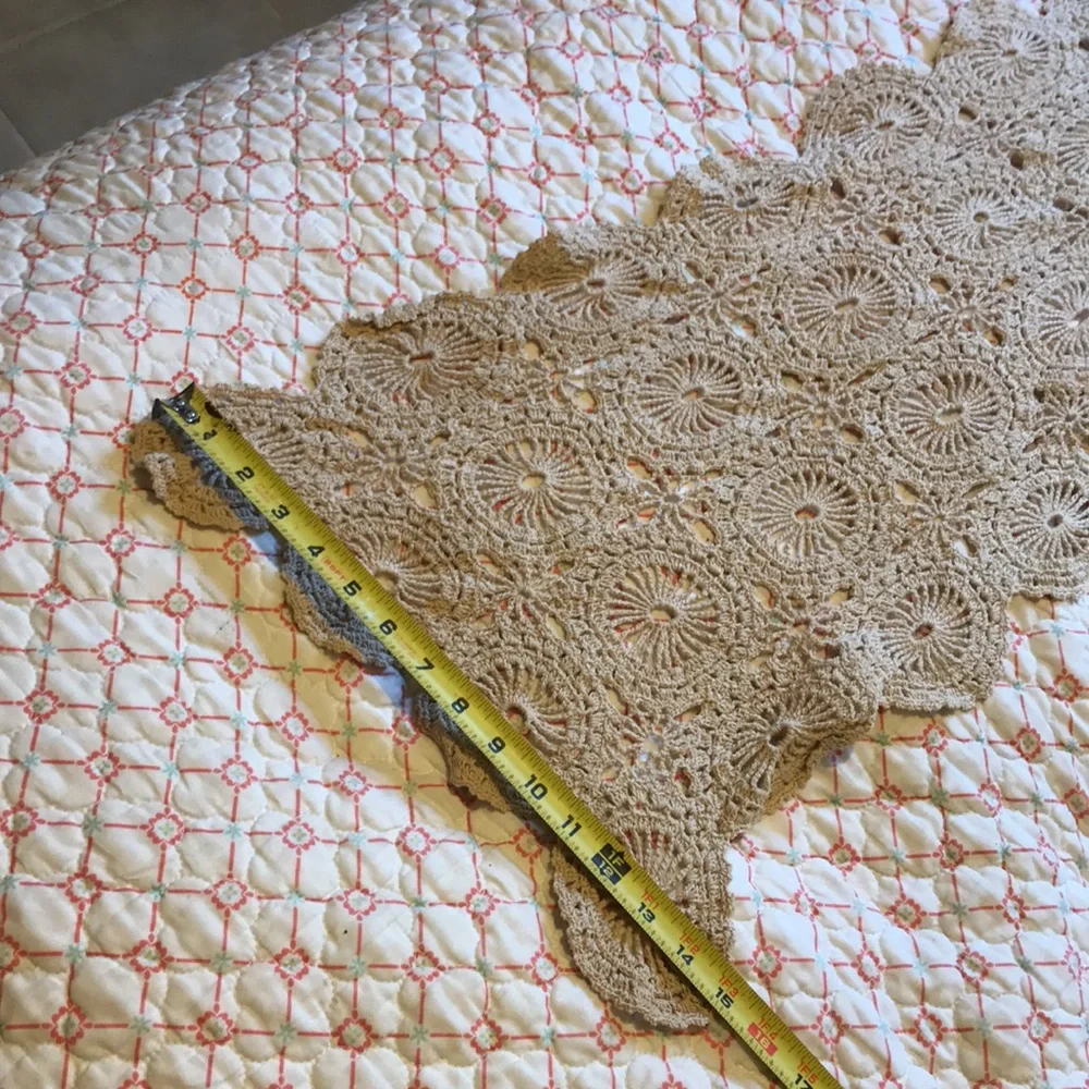 Crochet table runner
